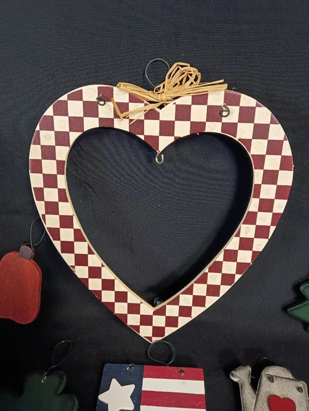 Cobble Creek Seasonal Heart Plaque 12 Interchangeable Wooden Icons Primitive